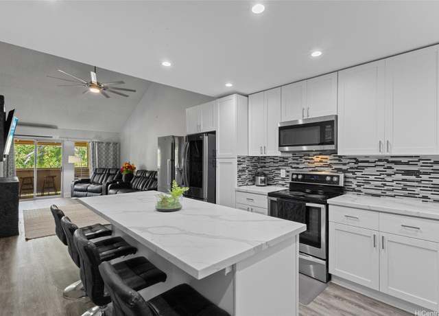 Property at 98-852 Noelani St #657, Pearl City, HI 96782, 3 beds, 2 baths