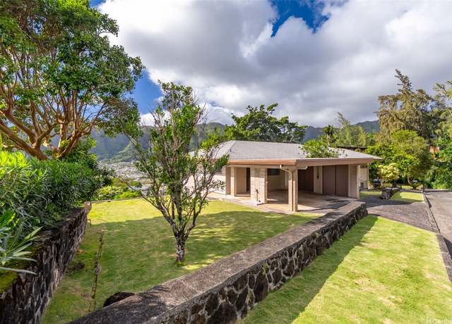 Property at 3129 Beaumont Woods Pl, Honolulu, HI 96822, 5 beds, 2.5 baths