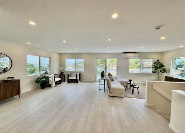 Property at 99-720 Puluniu Loop, Aiea, HI 96701, 4 beds, 3.5 baths