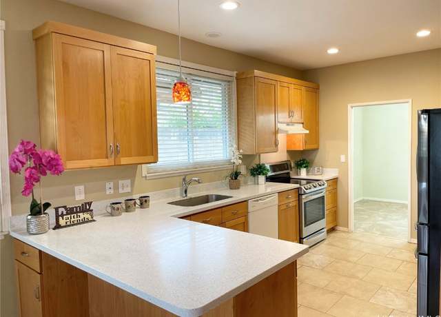 Property at 95-225 Kahele Pl, Mililani, HI 96789, 2 beds, 2 baths