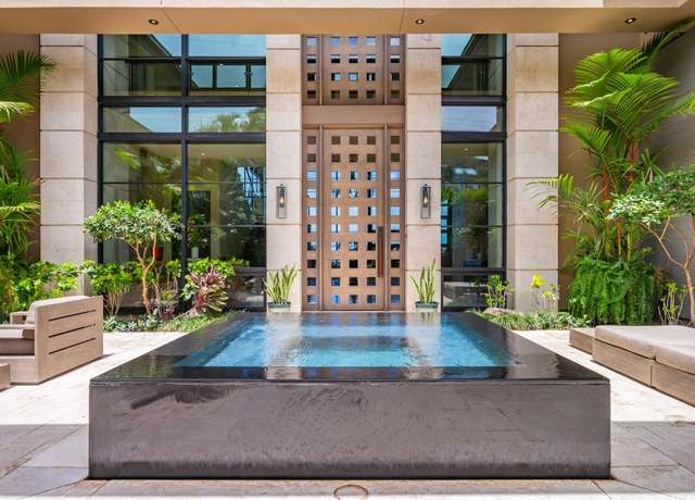 Property at 766 Mokulua Dr, Kailua, HI 96734, 6 beds, 6 baths