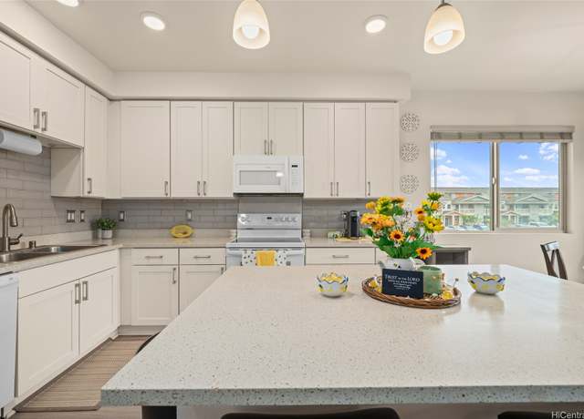 Property at 91-3633 Kauluakoko St #412, Ewa Beach, HI 96706, 2 beds, 2.5 baths