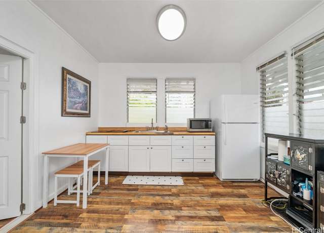 Property at 1732 Waiola St Unit B, Honolulu, HI 96826, 5 beds, 4 baths
