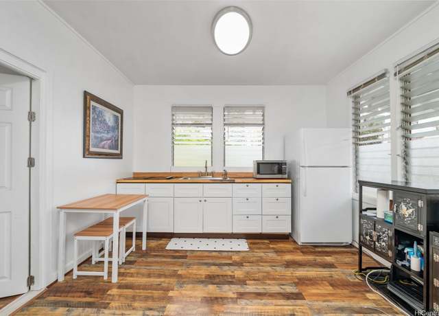 Property at 1732 Waiola St Unit B, Honolulu, HI 96826, 5 beds, 4 baths