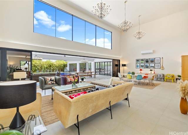 Property at 606 Hakaka Pl, Honolulu, HI 96816, 6 beds, 6.5 baths