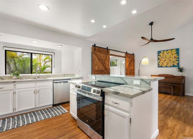 Property at 914 Kahena St, Honolulu, HI 96825, 3 beds, 2 baths