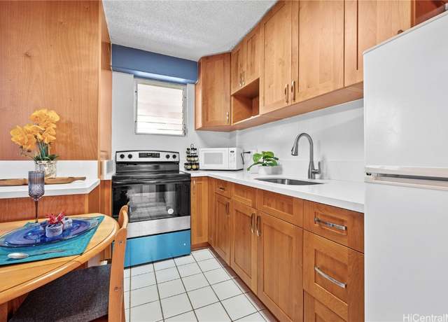 Property at 417 Nohonani St #313, Honolulu, HI 96815, 1 bed, 1 bath