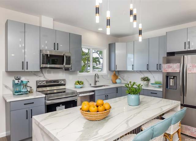 Property at 837 Oneawa St, Kailua, HI 96734, 6 beds, 3 baths
