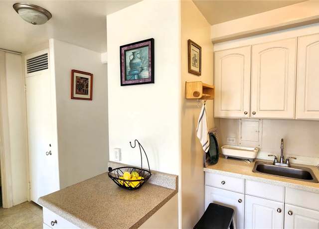 Property at 445 Kaiolu St #906, Honolulu, HI 96815, 1 bed, 1 bath