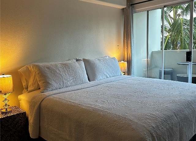 Property at 2463 Kuhio Ave #402, Honolulu, HI 96815, 1 bath
