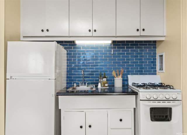 Property at 1550 Wilder Ave #1109, Honolulu, HI 96822, 1 bath