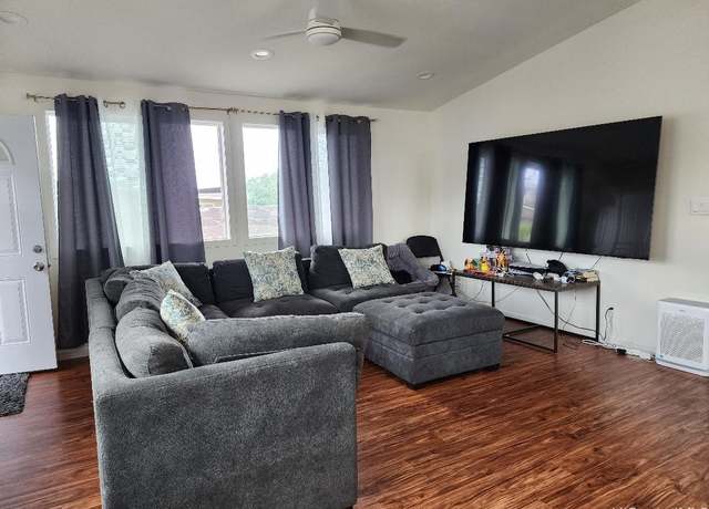 Property at 1638 Makamua St, Pearl City, HI 96782, 7 beds, 3.5 baths