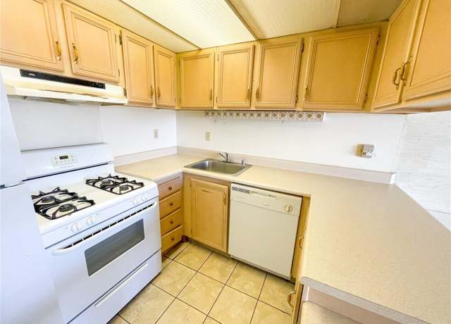 Property at 475 Atkinson Dr #1410, Honolulu, HI 96814, 1 bath