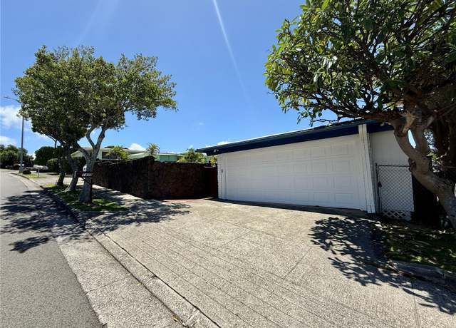Property at 1439 Kaminaka Dr, Honolulu, HI 96816, 3 beds, 2 baths