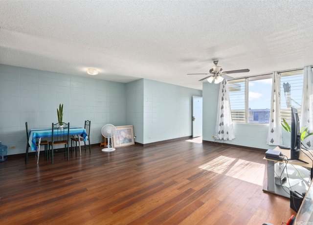 Property at 94-246 Leoku St Unit E306, Waipahu, HI 96797, 3 beds, 1 bath