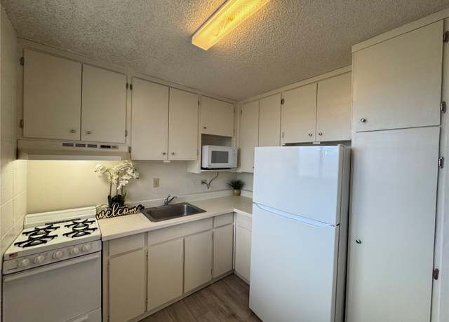 Property at 2024 Waiola St #102, Honolulu, HI 96826, 2 beds, 1 bath