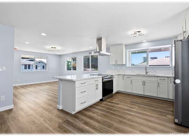 Property at 3232 Castle St, Honolulu, HI 96815, 7 beds, 5 baths