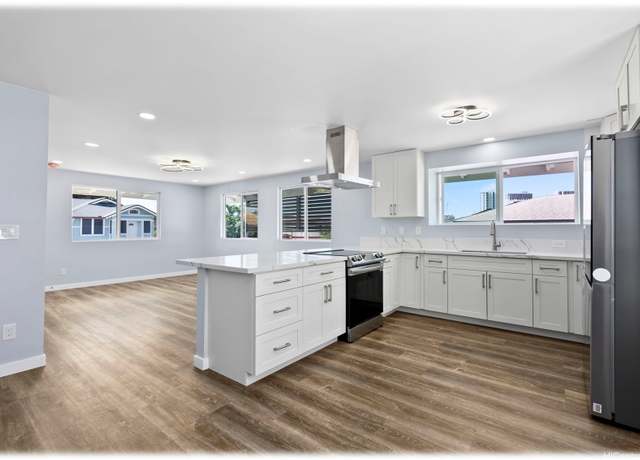 Property at 3232 Castle St, Honolulu, HI 96815, 7 beds, 5 baths