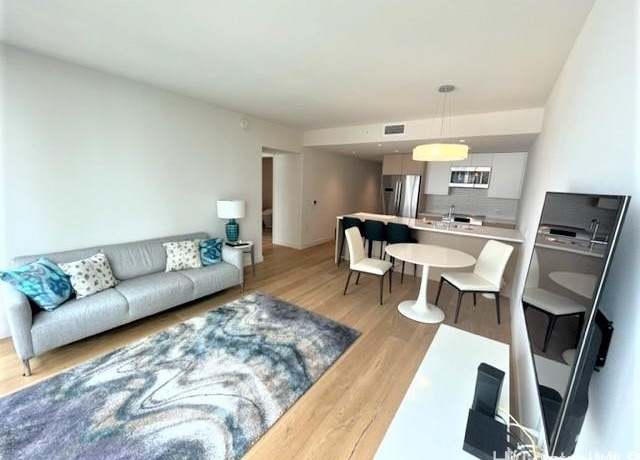 Property at 1001 Queen St #1413, Honolulu, HI 96814, 1 bed, 1 bath