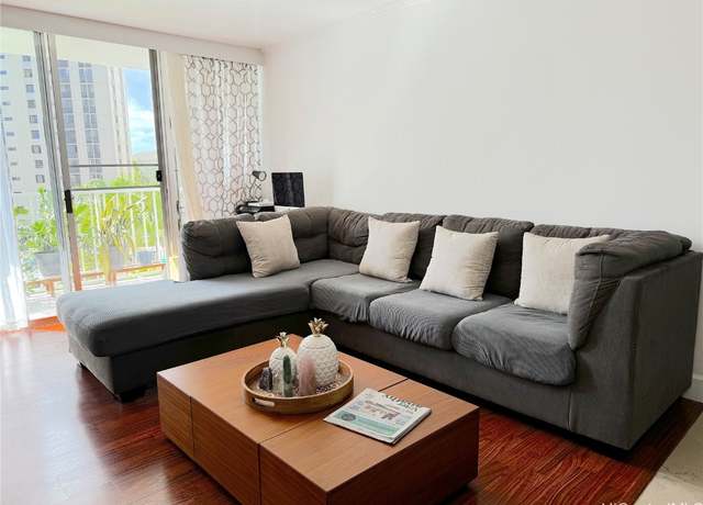 Property at 1128 Ala Napunani St #406, Honolulu, HI 96818, 3 beds, 1.5 baths