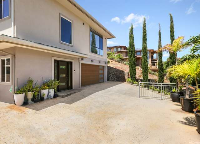 Property at 92-1176 Pueonani St, Kapolei, HI 96707, 6 beds, 5.5 baths