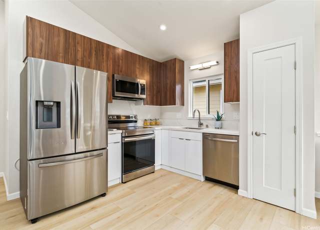 Property at 1729 Keeaumoku St Unit B, Honolulu, HI 96822, 5 beds, 3 baths