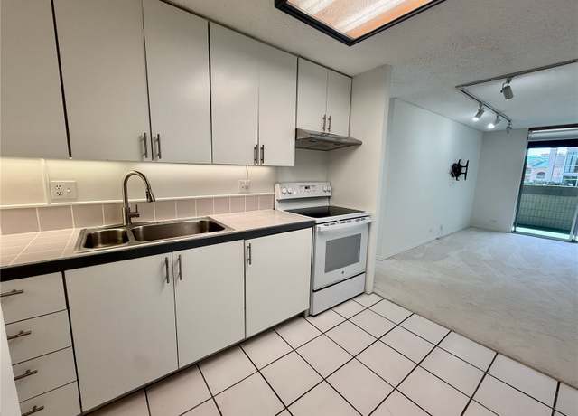 Property at 1099 Ala Napunani St #202, Honolulu, HI 96818, 1 bed, 1 bath