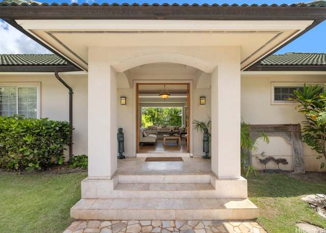 Property at 626 W Hind Dr, Honolulu, HI 96821, 4 beds, 3.5 baths