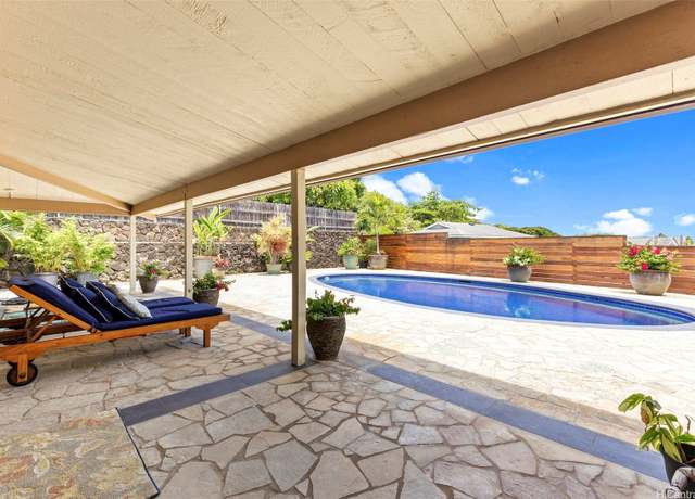 Property at 2055 Alihilani Pl, Honolulu, HI 96822, 4 beds, 5 baths