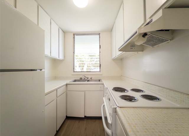 Property at 922 Kapahulu Ave #207, Honolulu, HI 96816, 2 beds, 1 bath