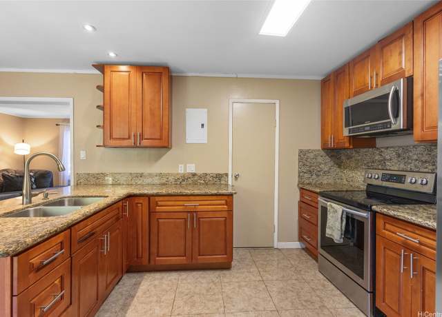 Property at 98-525 Kamahao Pl #27, Pearl City, HI 96782, 3 beds, 2 baths