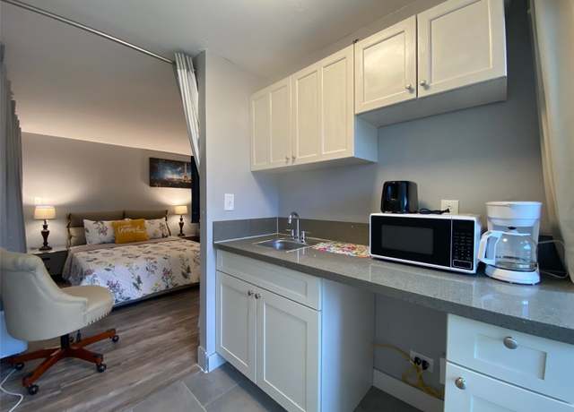 Property at 2463 Kuhio Ave #501, Honolulu, HI 96815, 1 bath