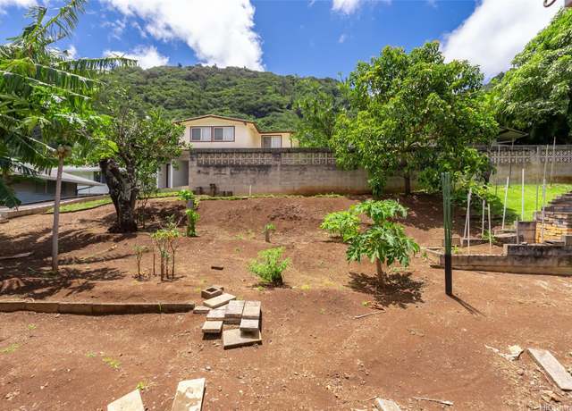 Property at 3132 Manoa Rd, Honolulu, HI 96822, 4 beds, 1 bath