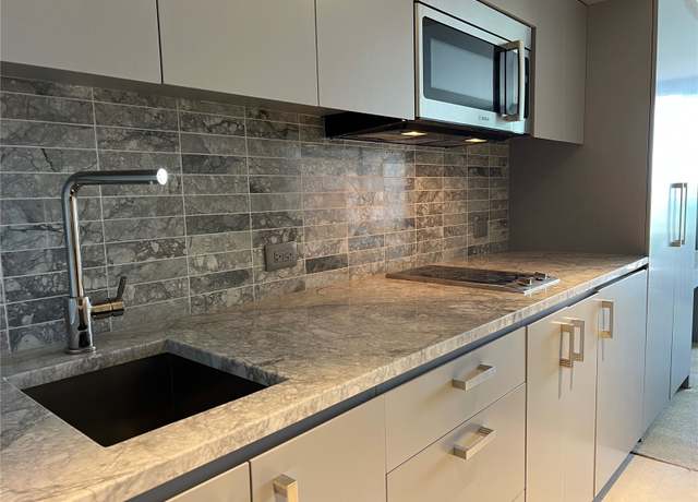 Property at 383 Kalaimoku St #1214, Honolulu, HI 96815, 1 bath