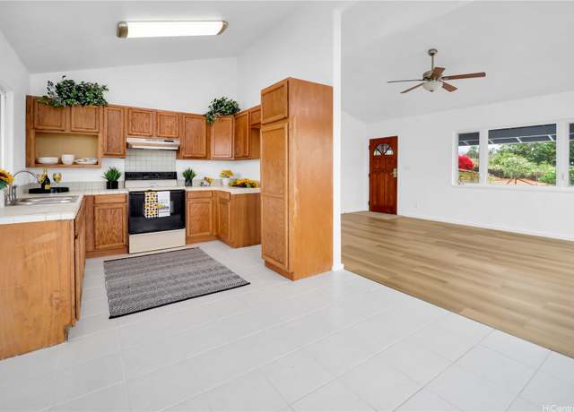 Property at 94-1072 Lumi St, Waipahu, HI 96797, 7 beds, 4 baths