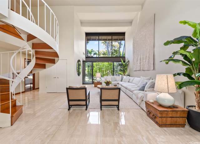 Property at 3020 La Pietra Cir #5, Honolulu, HI 96815, 2 beds, 2.5 baths