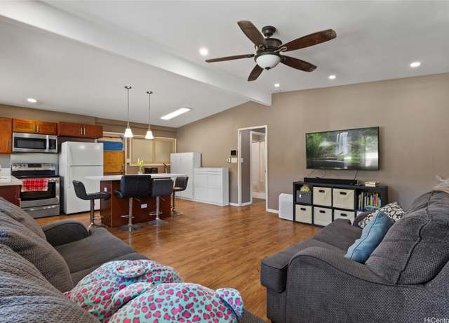 Property at 94-555 Awamoi St, Waipahu, HI 96797, 3 beds, 2.5 baths