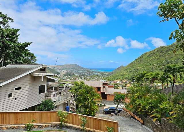 Property at 947 Uwao St Unit C, Honolulu, HI 96825, 4 beds, 3.5 baths