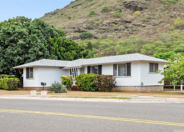 Property at 393 E Hind Dr, Honolulu, HI 96821, 3 beds, 1.5 baths