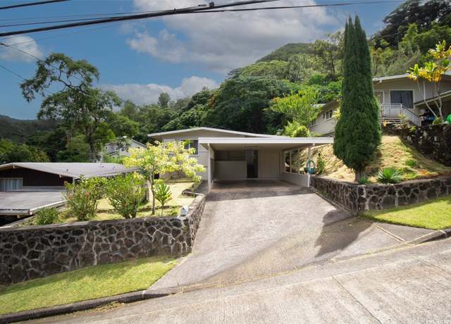 Property at 2410 Halenoho Pl, Honolulu, HI 96816, 3 beds, 1.5 baths