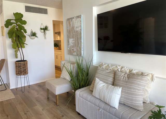 Property at 1561 Kanunu St #1206, Honolulu, HI 96814, 3 beds, 2 baths
