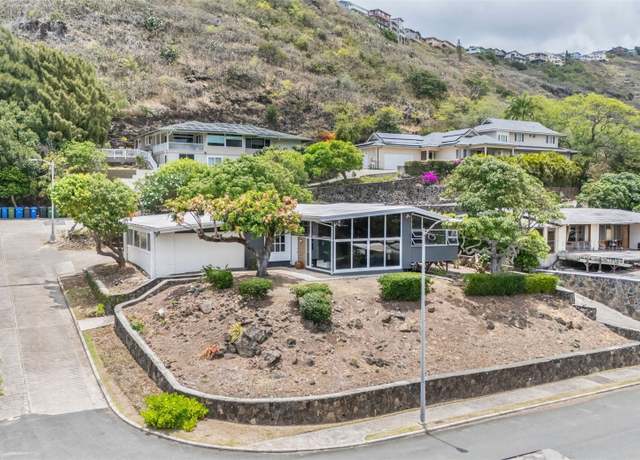 Property at 210 Hao St, Honolulu, HI 96821, 4 beds, 3 baths