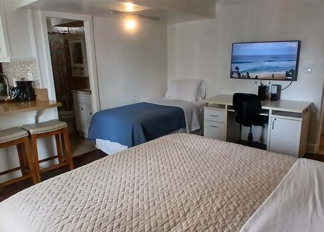Property at 2463 Kuhio Ave #1009, Honolulu, HI 96815, 1 bath