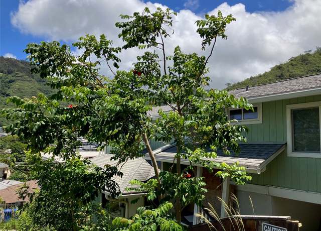 Property at 2296 Waiomao Rd, Honolulu, HI 96816, 3 beds, 4 baths