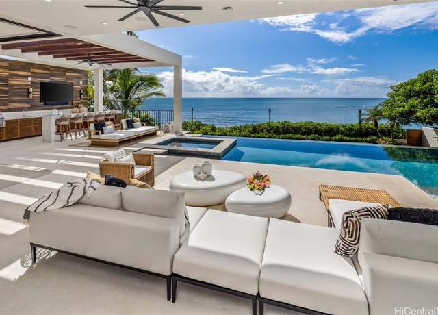 Property at 213 Kaalawai Pl, Honolulu, HI 96816, 5 beds, 7.5 baths