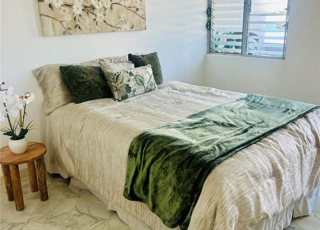 Property at 837 Kapahulu Ave #302, Honolulu, HI 96816, 2 beds, 1 bath