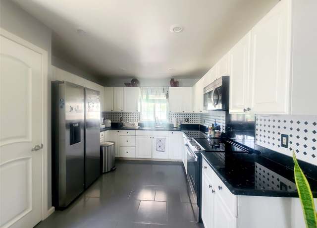 Property at 85-561 Waianae Valley Rd, Waianae, HI 96792, 4 beds, 2 baths