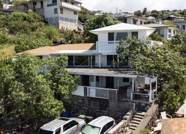 Property at 3812 Anuhea St, Honolulu, HI 96816, 5 beds, 3.5 baths