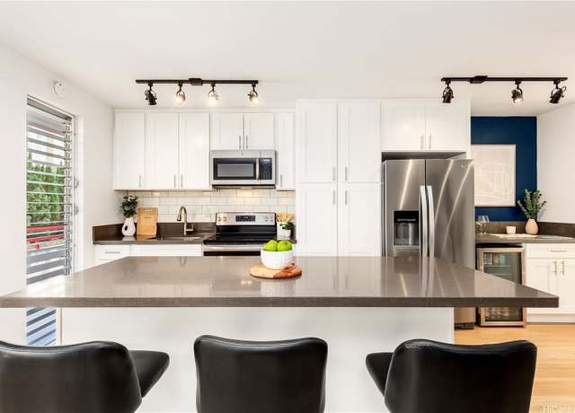 Property at 1670 Kalakaua Ave #206, Honolulu, HI 96826, 1 bed, 1 bath