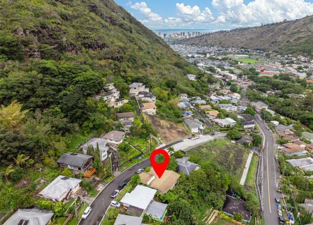 Property at 2348 Kuahea St, Honolulu, HI 96816, 4 beds, 1.5 baths
